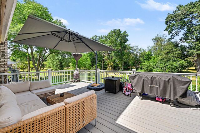 1560 Chanticlair Circle, Wixom, MI 48393