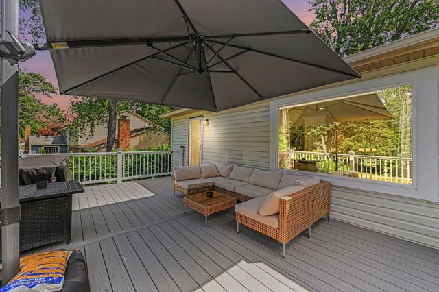 1560 Chanticlair Circle, Wixom, MI 48393