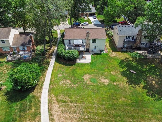 1560 Chanticlair Circle, Wixom, MI 48393