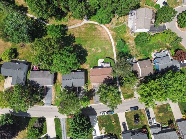 1560 Chanticlair Circle, Wixom, MI 48393
