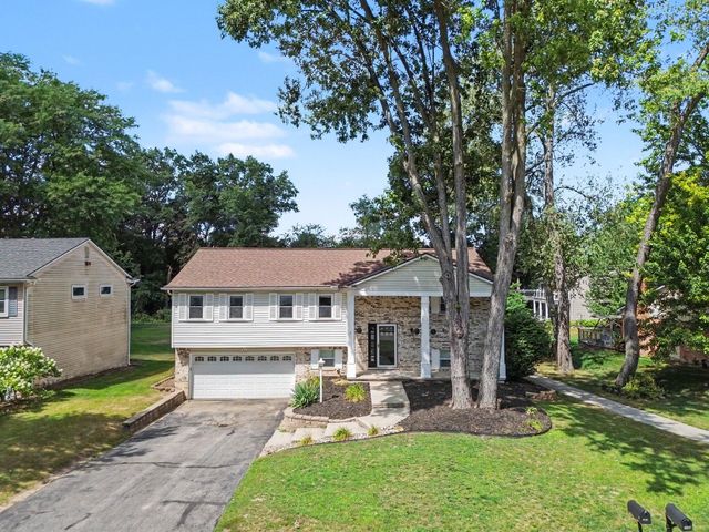 1560 Chanticlair Circle, Wixom, MI 48393
