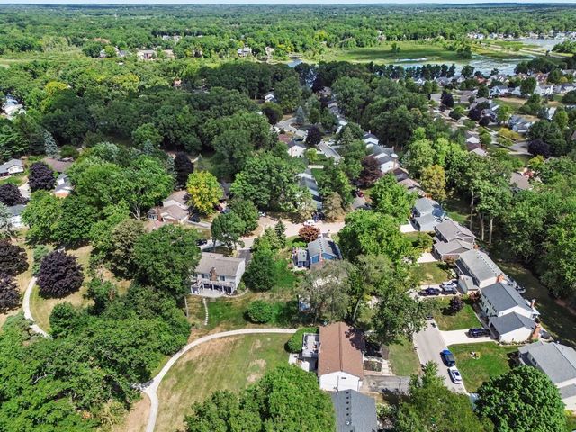 1560 Chanticlair Circle, Wixom, MI 48393