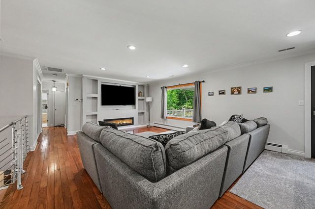 1560 Chanticlair Circle, Wixom, MI 48393