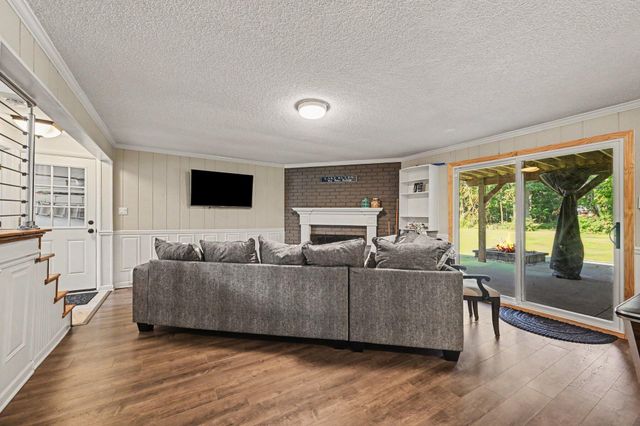 1560 Chanticlair Circle, Wixom, MI 48393