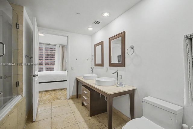 485 Brickell Ave 2009, Miami, FL 33131