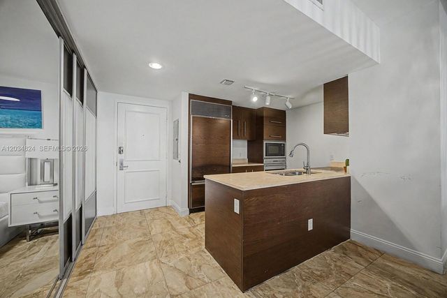 485 Brickell Ave 2009, Miami, FL 33131