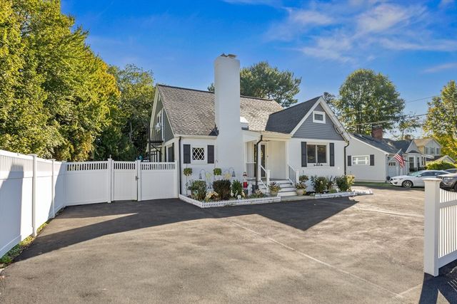 42 Walnut St, Saugus, MA 01906