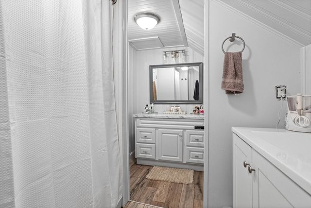 42 Walnut St, Saugus, MA 01906