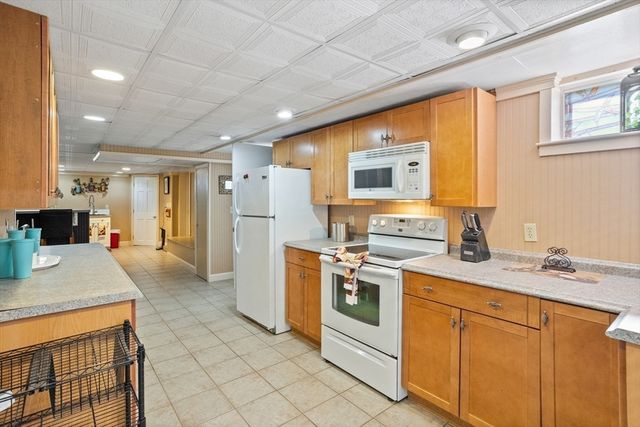 42 Walnut St, Saugus, MA 01906