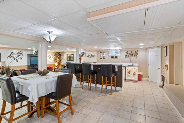 42 Walnut St, Saugus, MA 01906