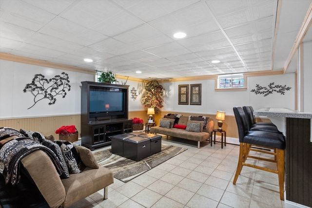 42 Walnut St, Saugus, MA 01906