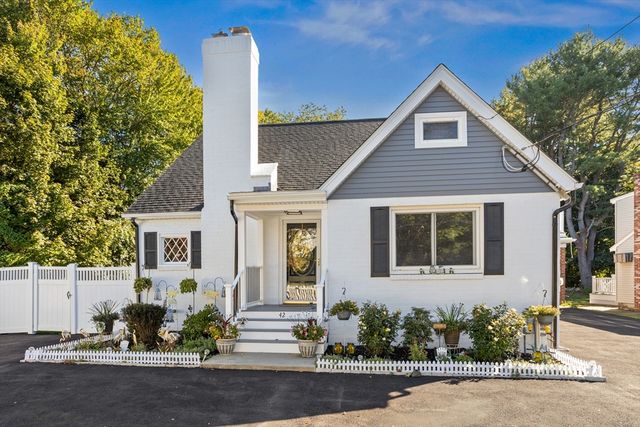 42 Walnut St, Saugus, MA 01906