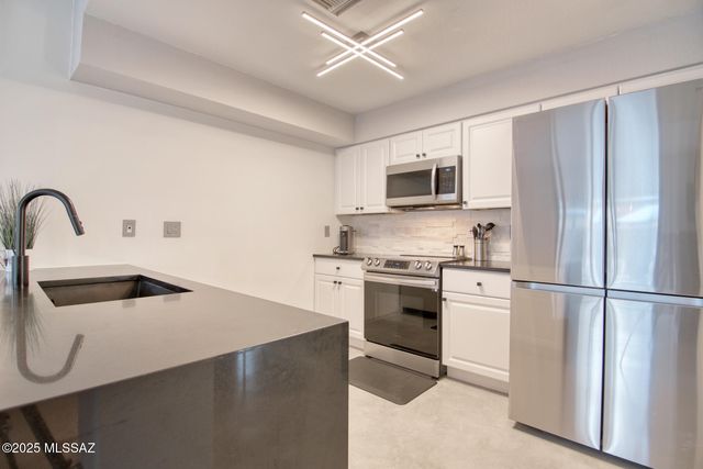 5565 N Mica Mountain Drive, Tucson, AZ 85750