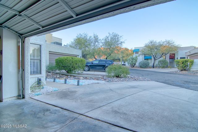 5565 N Mica Mountain Drive, Tucson, AZ 85750