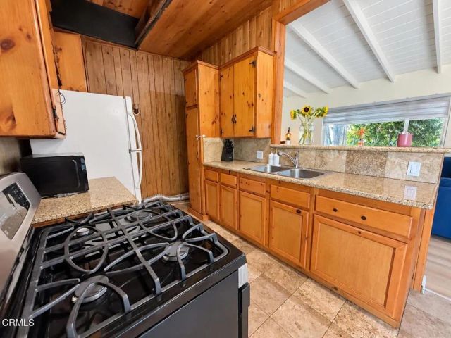7616 Greg Avenue, Sun Valley, CA 91352