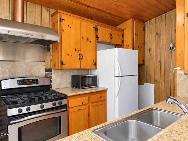 7616 Greg Avenue, Sun Valley, CA 91352