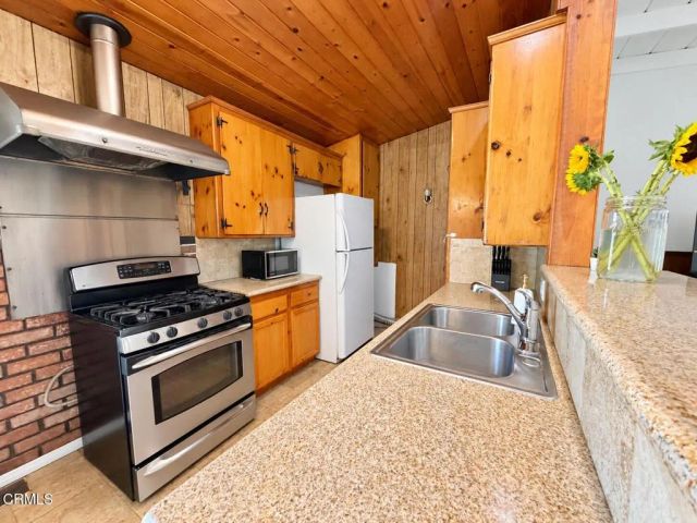 7616 Greg Avenue, Sun Valley, CA 91352