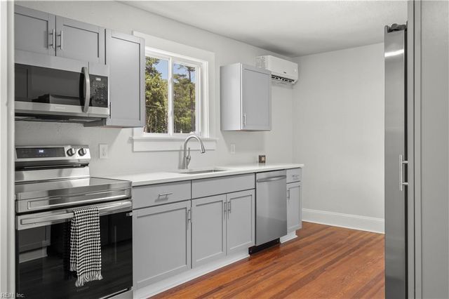 9 Greene RD, Mathews, VA 23109