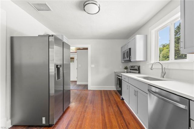 9 Greene RD, Mathews, VA 23109