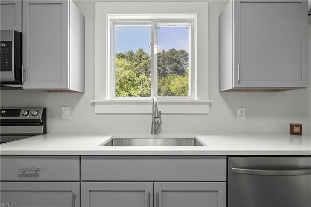 9 Greene RD, Mathews, VA 23109