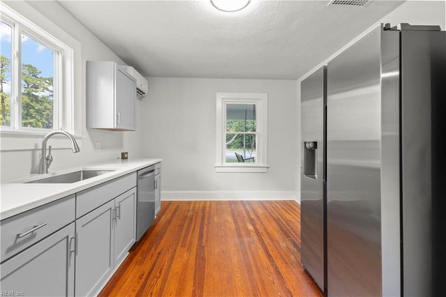9 Greene RD, Mathews, VA 23109