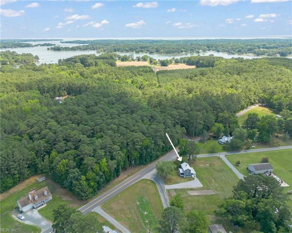 9 Greene RD, Mathews, VA 23109