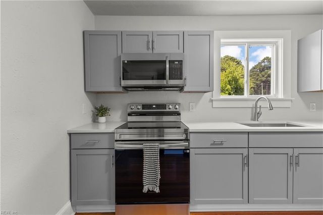 9 Greene RD, Mathews, VA 23109