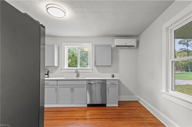 9 Greene RD, Mathews, VA 23109