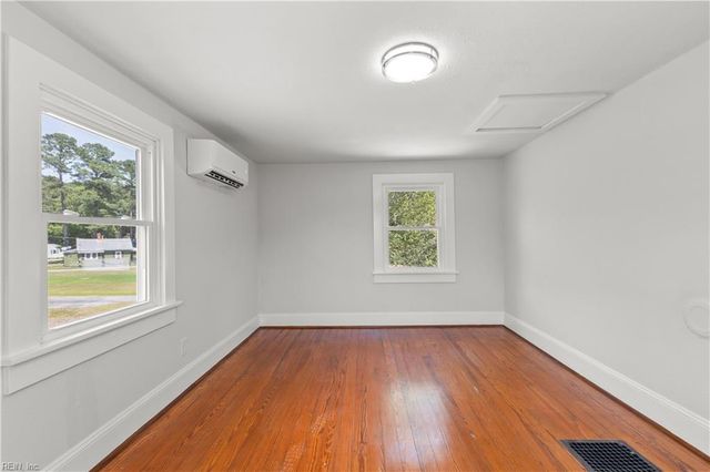 9 Greene RD, Mathews, VA 23109