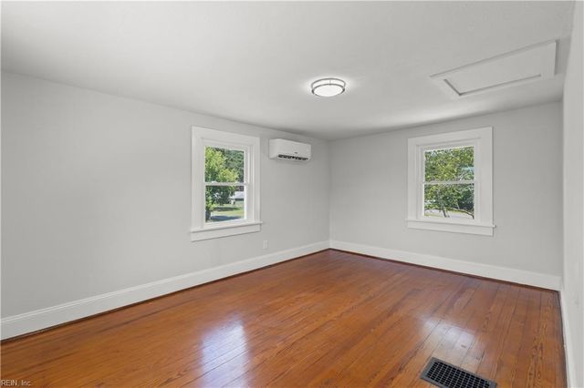 9 Greene RD, Mathews, VA 23109
