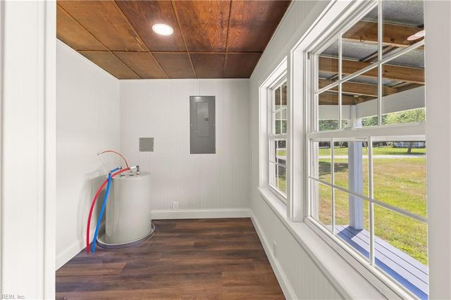 9 Greene RD, Mathews, VA 23109
