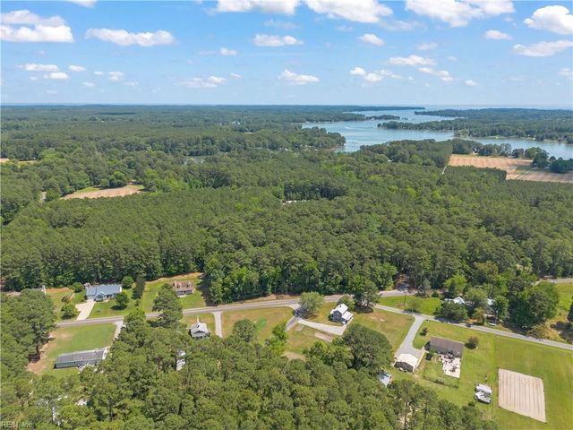 9 Greene RD, Mathews, VA 23109