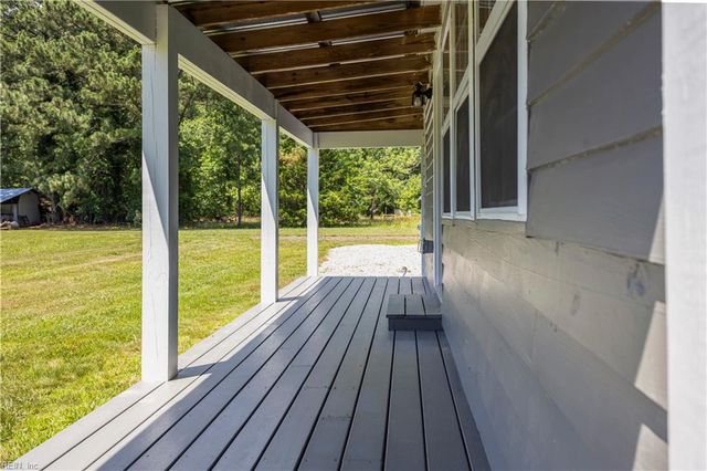 9 Greene RD, Mathews, VA 23109