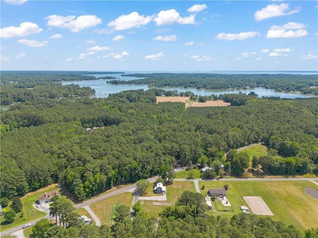 9 Greene RD, Mathews, VA 23109