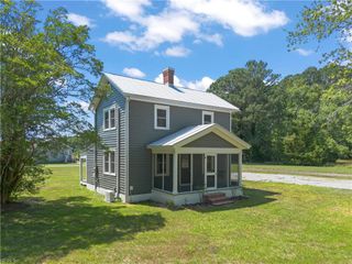 9 Greene RD, Mathews, VA 23109