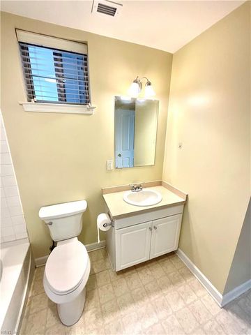 230 Nat Turner Blvd S Apt 4011, Newport News, VA 23606