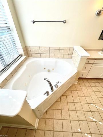 230 Nat Turner Blvd S Apt 4011, Newport News, VA 23606