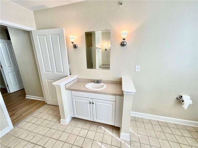 230 Nat Turner Blvd S Apt 4011, Newport News, VA 23606