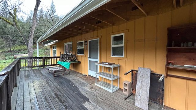 10165 Cave City Rd, Mountain Ranch, CA 95246