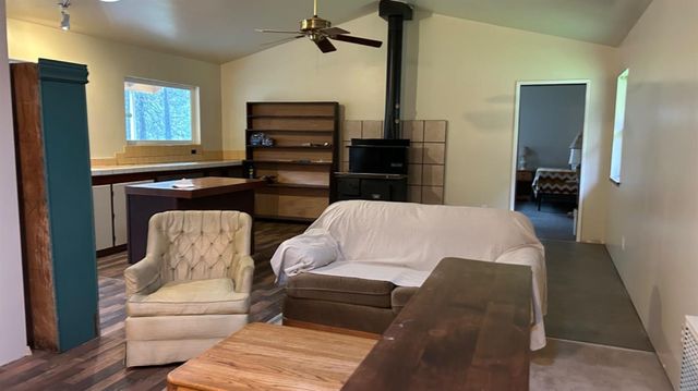 10165 Cave City Rd, Mountain Ranch, CA 95246