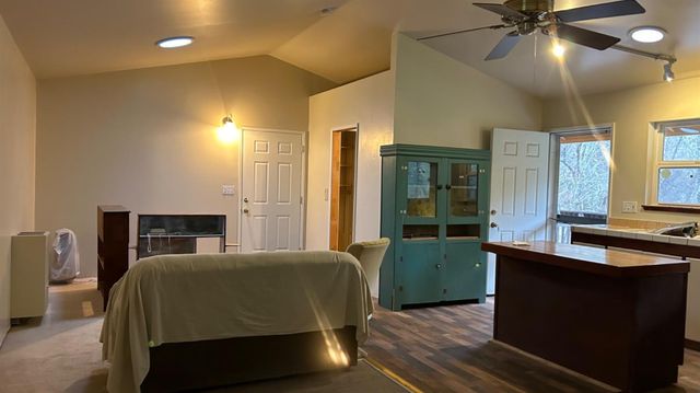 10165 Cave City Rd, Mountain Ranch, CA 95246