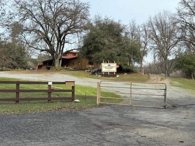 10165 Cave City Rd, Mountain Ranch, CA 95246