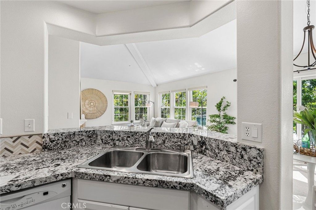 Image 11 of property listing at 169 Montana Del Lago Drive, Rancho Santa Margarita, CA 92688
