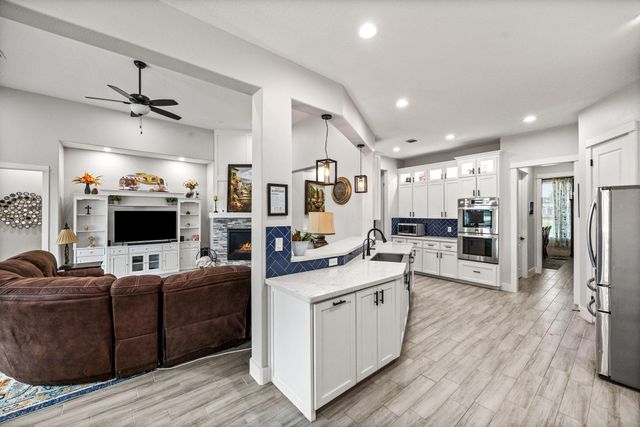 203 Cavalry Trail Drive, Rosharon, TX 77583