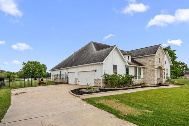 203 Cavalry Trail Drive, Rosharon, TX 77583