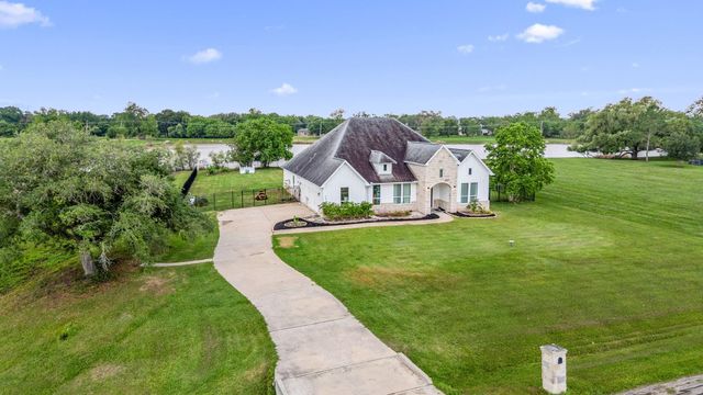 203 Cavalry Trail Drive, Rosharon, TX 77583