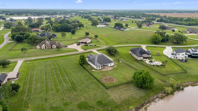 203 Cavalry Trail Drive, Rosharon, TX 77583