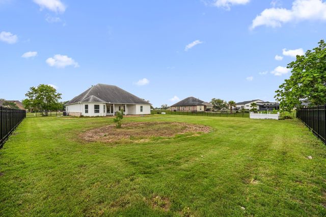 203 Cavalry Trail Drive, Rosharon, TX 77583