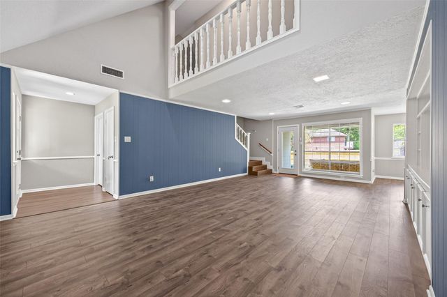 105 Glenmora Court, Conroe, TX 77385