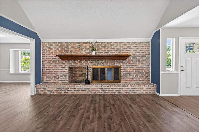 105 Glenmora Court, Conroe, TX 77385